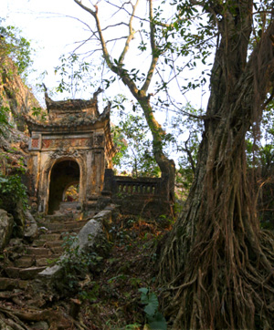 Thắng cảnh Ch&ugrave;a Trầm giữa H&agrave; Nội